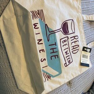 Read Between the Wines Tote